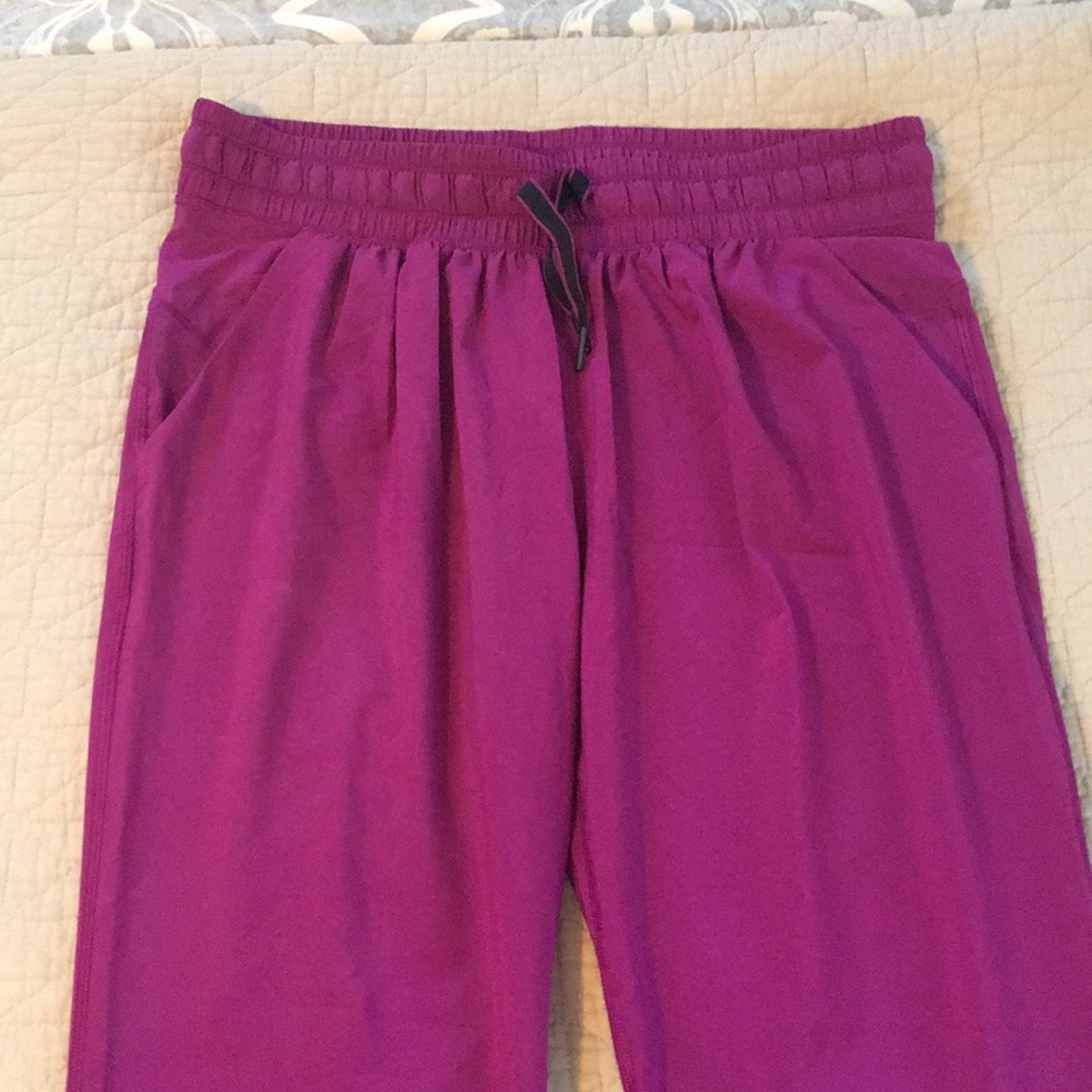 Lululemon athletic pants size 6